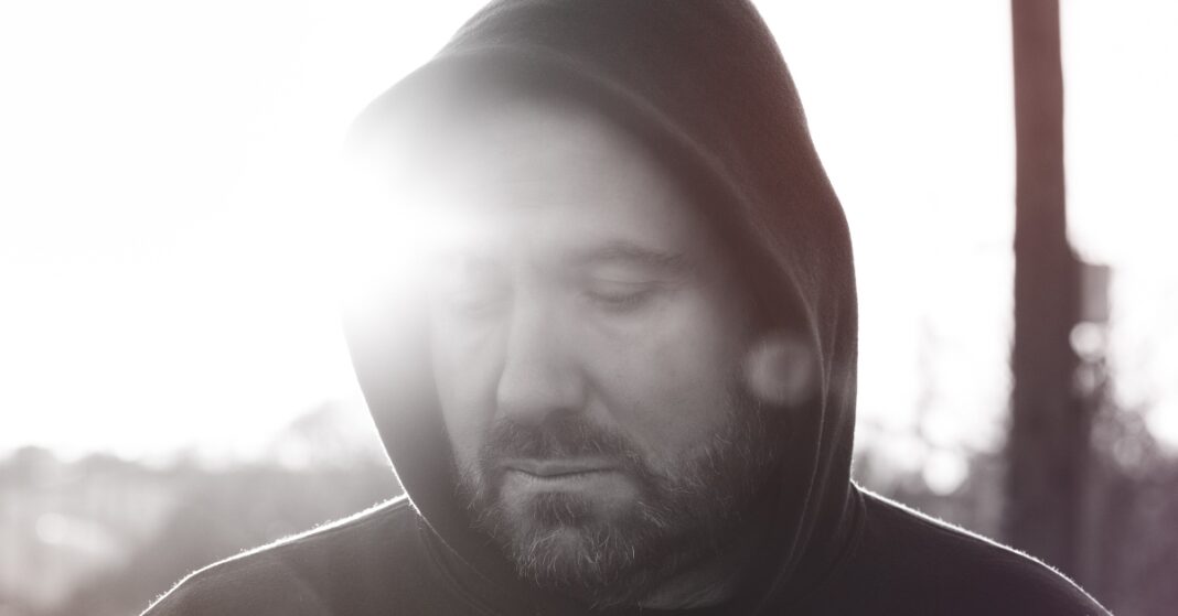 Viv Castle Strips It Back for Peak-Time Cut ‘Pull Up’ Viv Castle Strips It Back for Peak-Time Cut ‘Pull Up’
