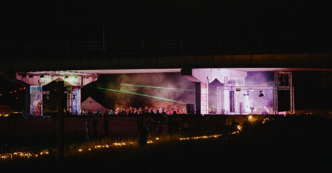 Crowds Flock to UNDER August Weekender for a Wild Weekend Crowds Flock to UNDER August Weekender for a Wild Weekend